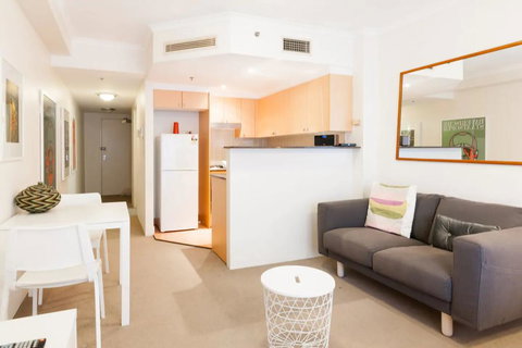 Amazing Studio With Pool In Central Sydney - eAccommodation 1