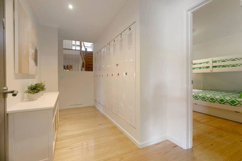 Anchor Beachfront Retreat - eAccommodation 1