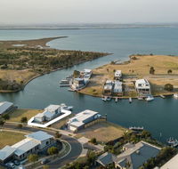 Anchored - Access to the Gippsland Lakes - eAccommodation