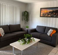 Andergrove Home with a Garden View-Wi-fi  Netflix - eAccommodation