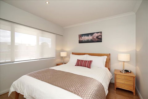 Applecross Riverside Apt - eAccommodation 2