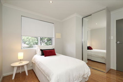 Applecross Riverside Apt - eAccommodation 0