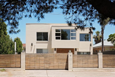 Arabella On West - eAccommodation 0