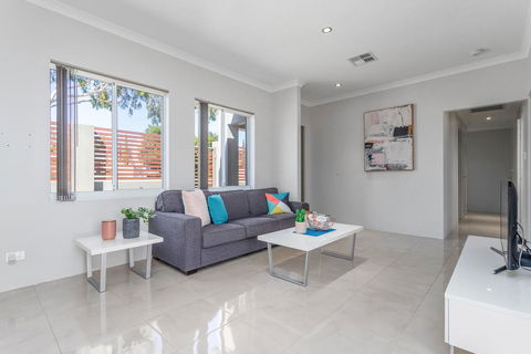 Ardross Short Stays - eAccommodation 3