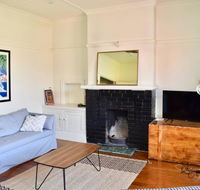 Artistic Apartment in Sunny Elwood near St Kilda - eAccommodation