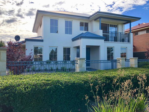 Ashington Gardens - eAccommodation 0