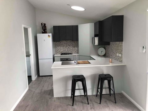 Ashley's Retreat Short Walk To Beach - eAccommodation 1