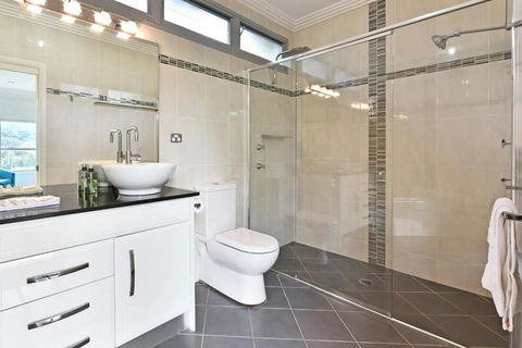 Luxury Mandalong Mansion With Pool & Spa - eAccommodation 3