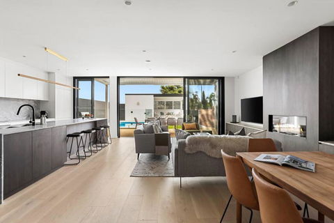 Luxury NEW 5BDRM Oasis With Heated Pool - eAccommodation 1