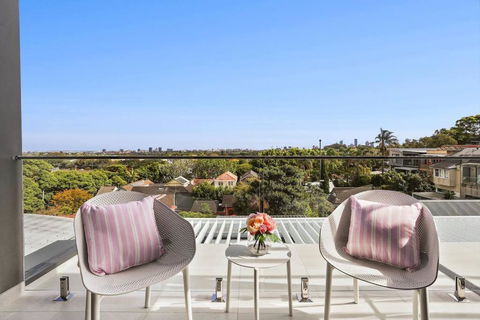 Luxury NEW 5BDRM Oasis With Heated Pool - eAccommodation 2