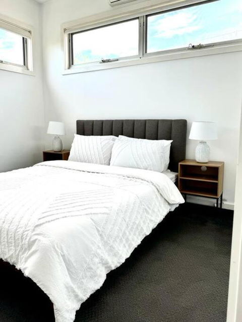 Luxury Stay In Williamstown - eAccommodation 3