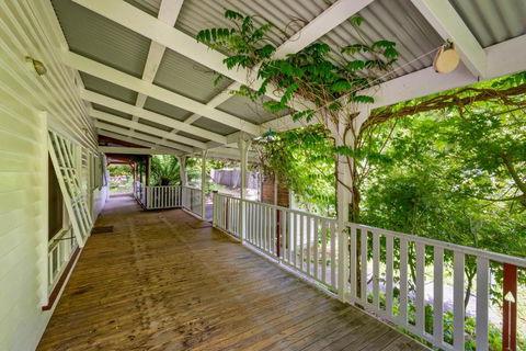 Magical Lucindale - Gorgeous 4 Bedroom House - eAccommodation 1