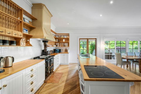 Magical Lucindale - Gorgeous 4 Bedroom House - eAccommodation 3