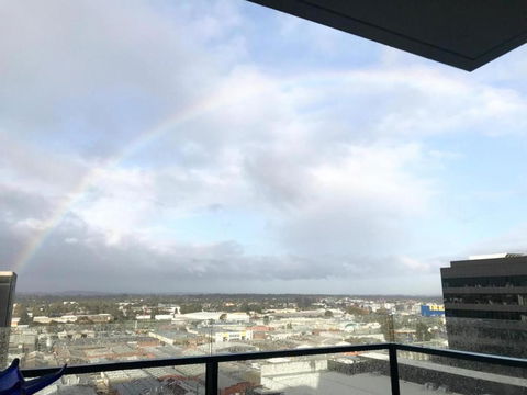 M-city Shopping Center Apartment - Executive Twin King Ensuites - Fully Equipped - Free Parking, Fast Wifi, Smart TV, Netflix, Complementary Drinks & Amenities - Clayton 3168 - eAccommodation 2