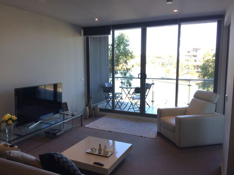 Marina View Apartment On The Maribyrnong River, Melbourne - eAccommodation 3