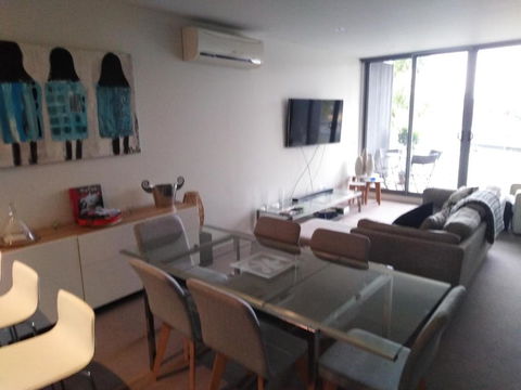 Marina View Apartment On The Maribyrnong River, Melbourne - eAccommodation 2