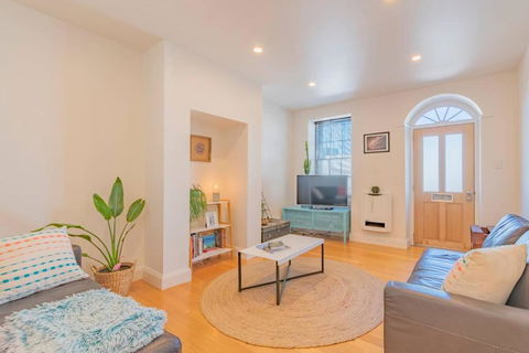 MELVINGTON BOUTIQUE APARTMENT IN HOBART CBD O - eAccommodation 0