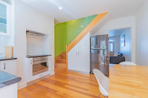 MELVINGTON BOUTIQUE APARTMENT IN HOBART CBD O - eAccommodation 2