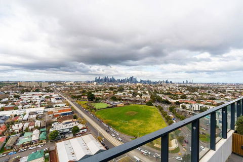 Modern 1 Bed Opposite Racecourse - eAccommodation 2