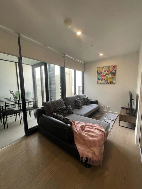 Modern 1BD Apt W Free Parking In Central Brunswick - eAccommodation 2