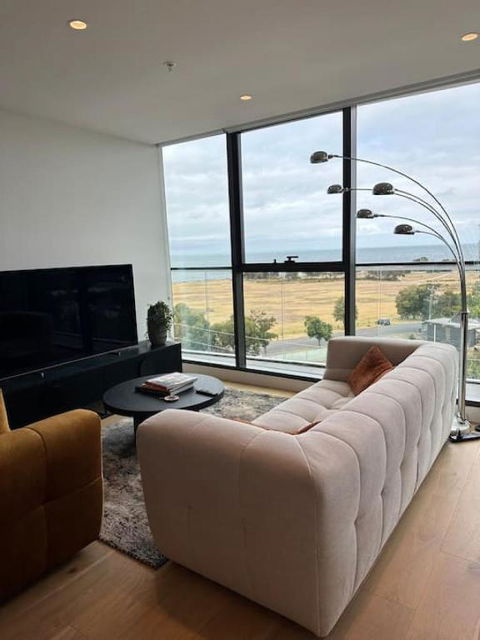 Modern 2 BRM Apt In Williamstown - eAccommodation 1