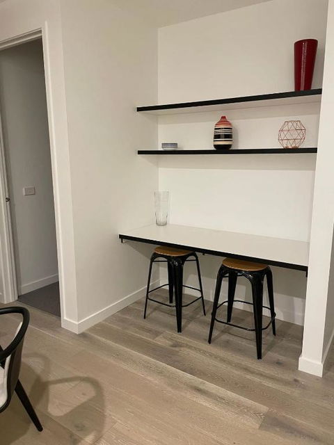Modern Apartment On Courtney-02594 - eAccommodation 2