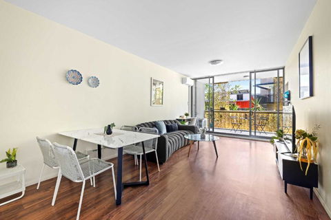 Modern Apt - Free Parking - Convenient Location - eAccommodation 2