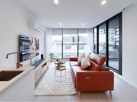 Modern Luxury 2B2B Sky Garden SmartTV - eAccommodation 0