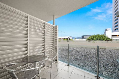 Resort-Style Cityview Getaway In Perfect Location - eAccommodation 2