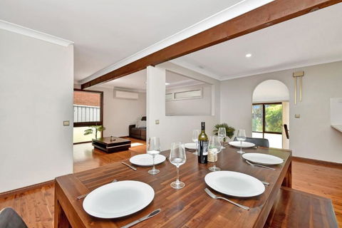NEW PropertyBreezy Bayside Haven At Brightwaters - eAccommodation 1