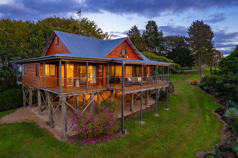Mountain Retreat With Ocean Views And Fireplace - eAccommodation 3