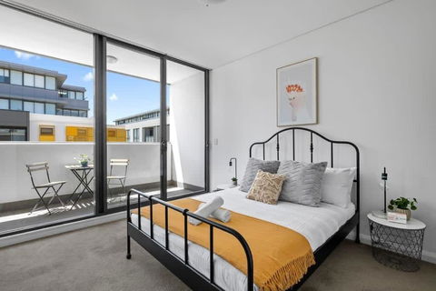 NEW 3BR Apt In Kingsgrove Sleeps 7 - eAccommodation 0