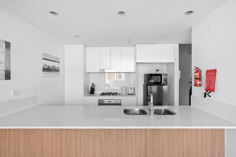 NEW 3BR Apt In Kingsgrove Sleeps 7 - eAccommodation 2