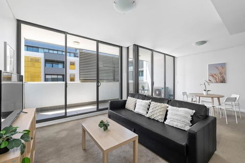NEW 3BR Apt In Kingsgrove Sleeps 7 - eAccommodation 3