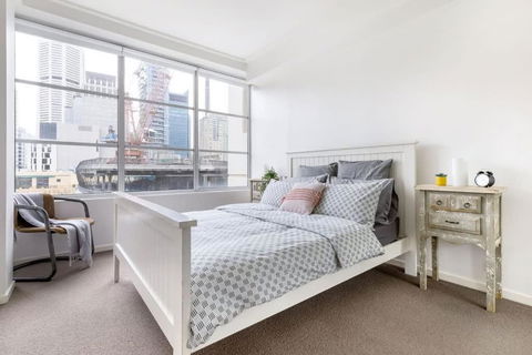 NEW! A Comfy & Stylish Apt Next To Darling Harbour - eAccommodation 0