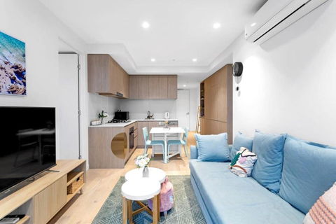 NEW Skyline View Luxury Apt Homey Heart Of ADL - eAccommodation 1