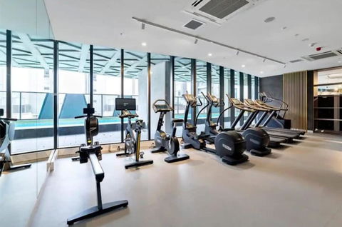 NEW Skyline View Luxury Apt Homey Heart Of ADL - eAccommodation 2