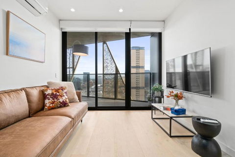 NEW Skyline View Luxury Apt Homey Heart Of ADL - eAccommodation 0