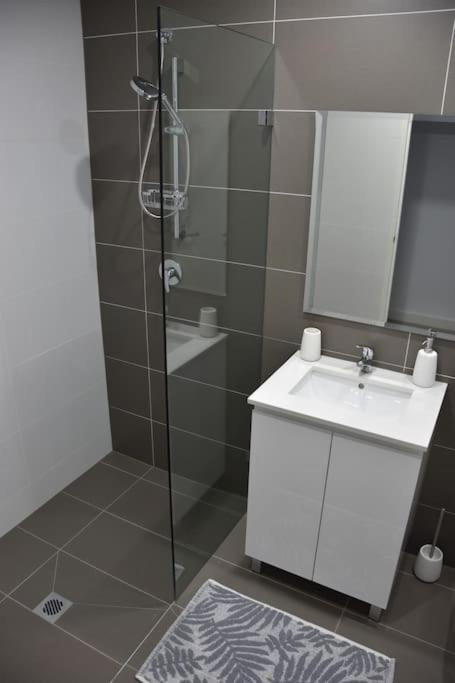 New Spacious 1 Bedroom Apartment Rosebery - eAccommodation 3