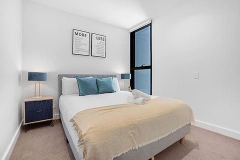 NEW Waterfront Living With Sublime Views 2B1B - eAccommodation 3