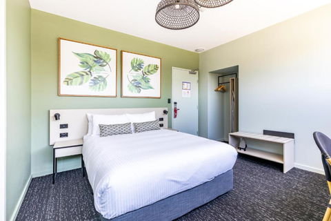 Nightcap At Commercial Hotel - eAccommodation 2