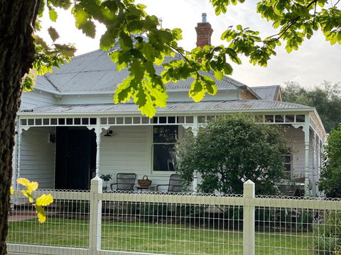 Oakview Country House Maffra - eAccommodation 0