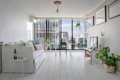 Ocean View Apartment Close To CBD With Indoor Pool. - eAccommodation 2