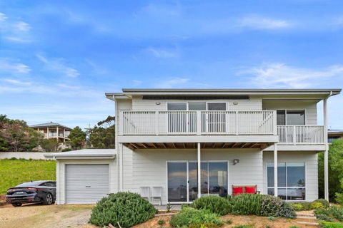 One Merino Panoramic Beach House Modern Sleeps 10 - eAccommodation 0