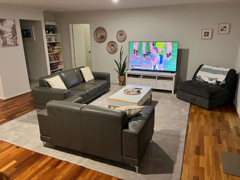 One Merino Panoramic Beach House Modern Sleeps 10 - eAccommodation 1