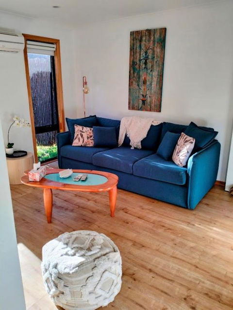 Peaceful Pet Friendly 1 Bedroom Cottage On 1 Acre - eAccommodation 1