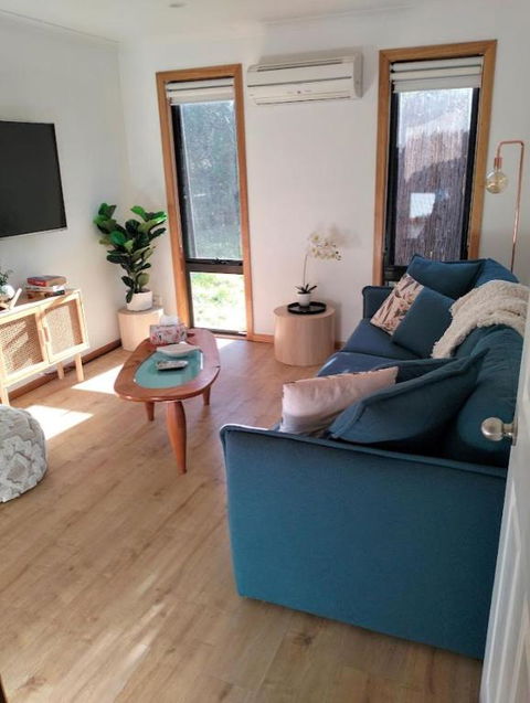 Peaceful Pet Friendly 1 Bedroom Cottage On 1 Acre - eAccommodation 2