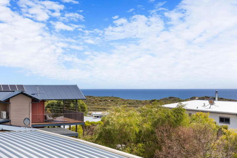 Peaceful And Renovated Original Beach House With Sweeping Views Of Gracetown - eAccommodation 1