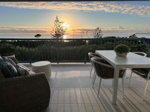Panoramic Ocean View 2 Bed 2 Bath - eAccommodation 0