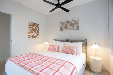 Panoramic View - Albert Park Lake & Shrine Views - eAccommodation 3